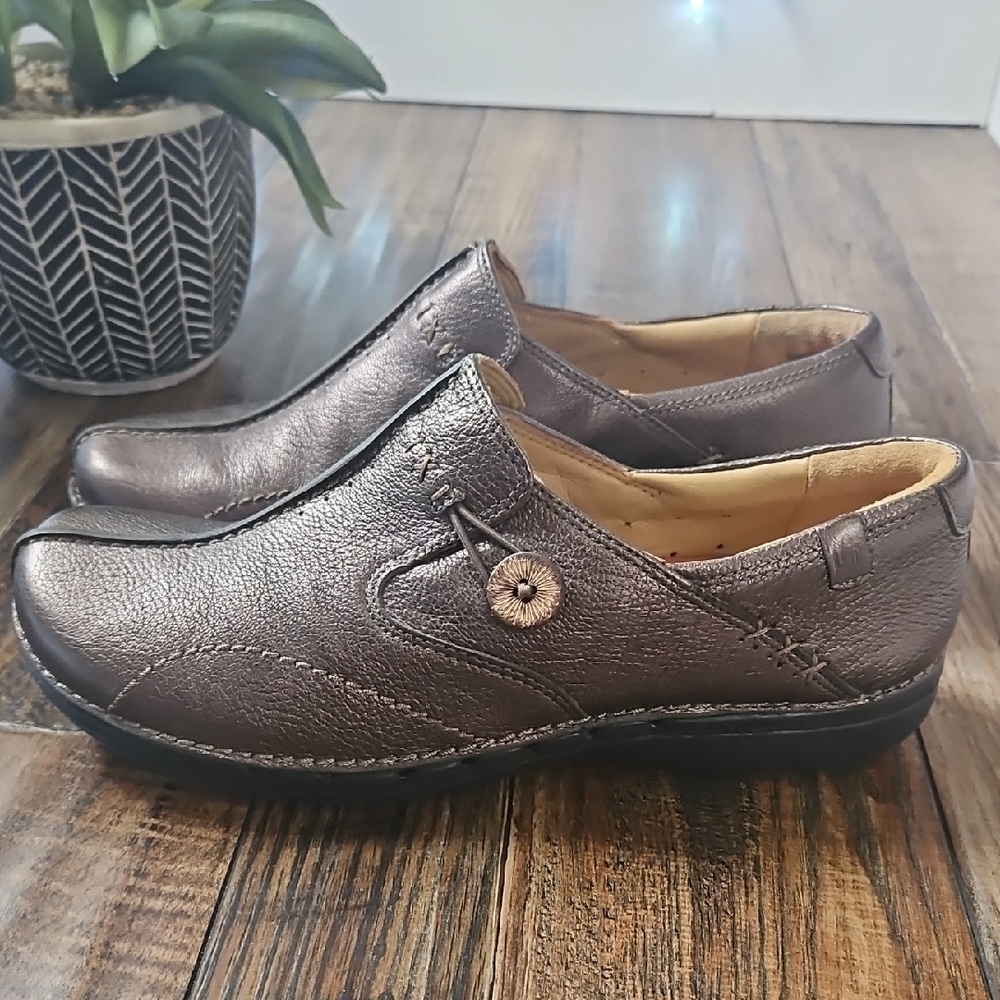 Clarks Women's Metallic‎ Bronze Slip On Leather Loafers
